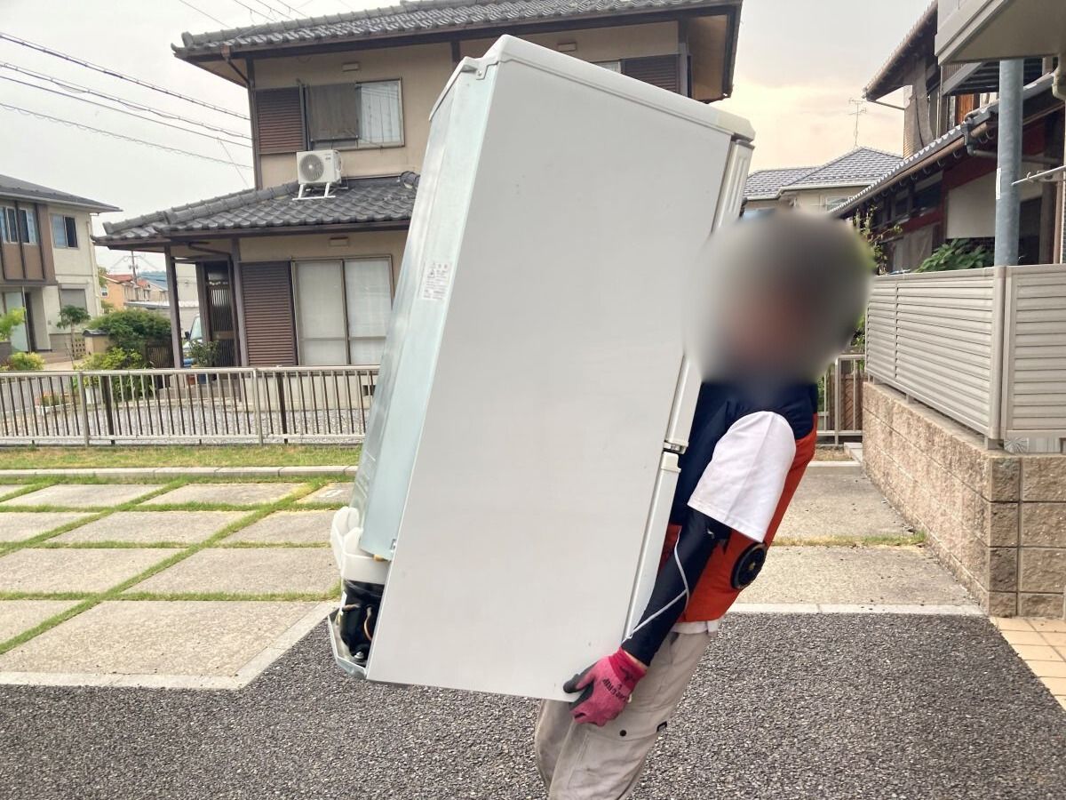 「3LDKのマンションから冷蔵庫を回収させていただきました」作業写真