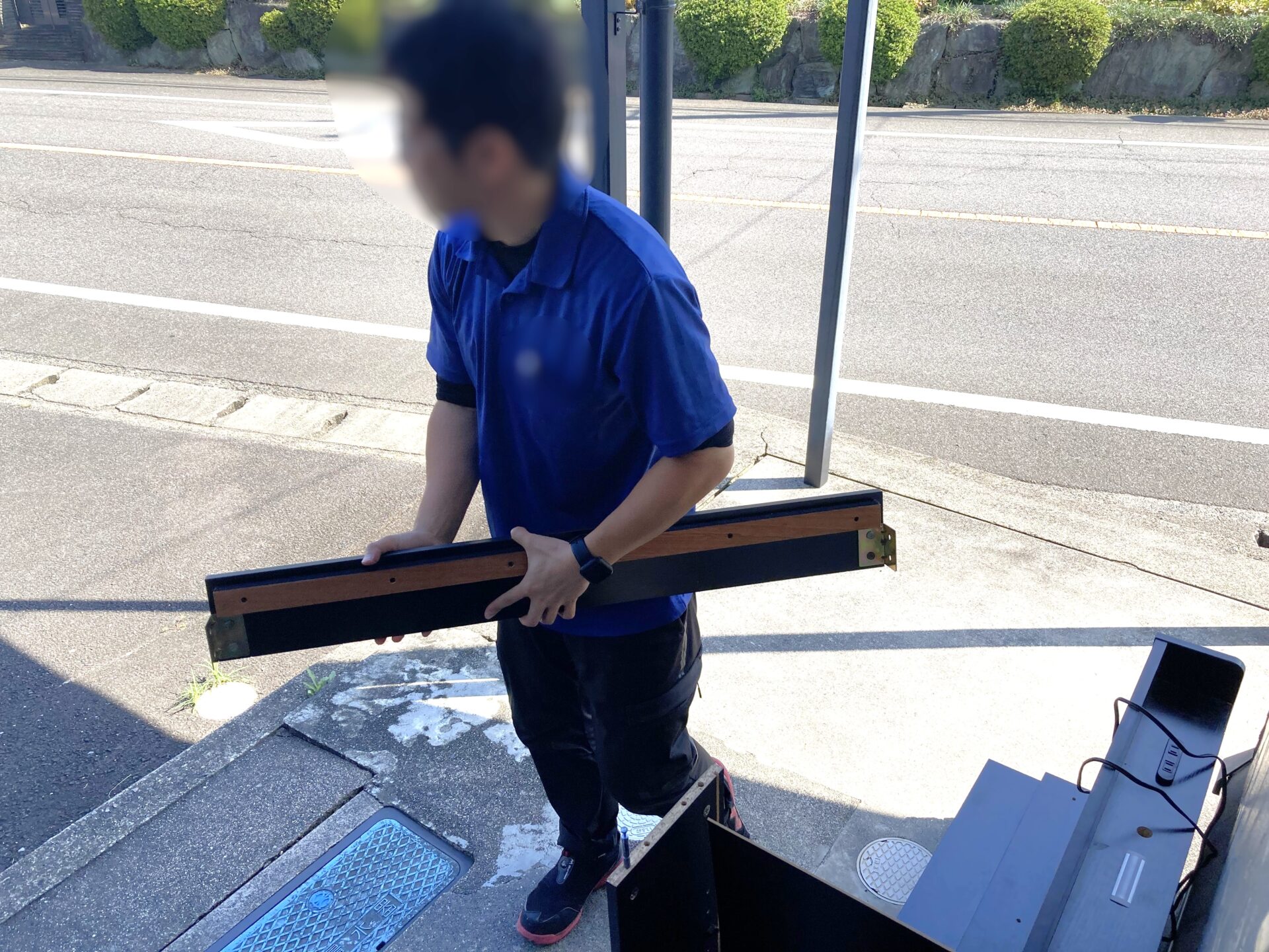 「買い替えにより不要になったベッドや棚などをお引きとりしました」作業写真